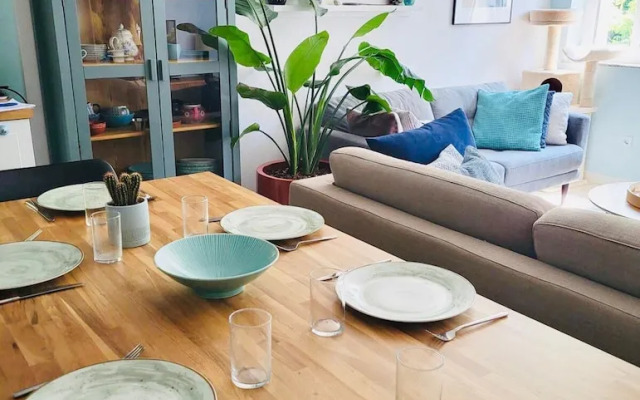 Large 2 bedrooms house with parking