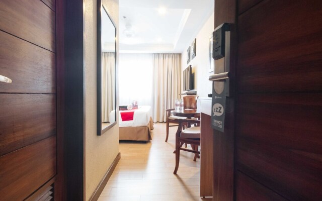 Aura One Hotel by RedDoorz