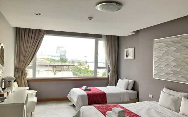 The Beach Front Resort Pattaya - SHA Plus