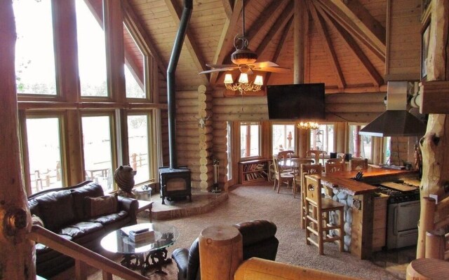 080 - Moonshadows Log Cabin