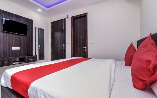 OYO 24236 Q Hotel