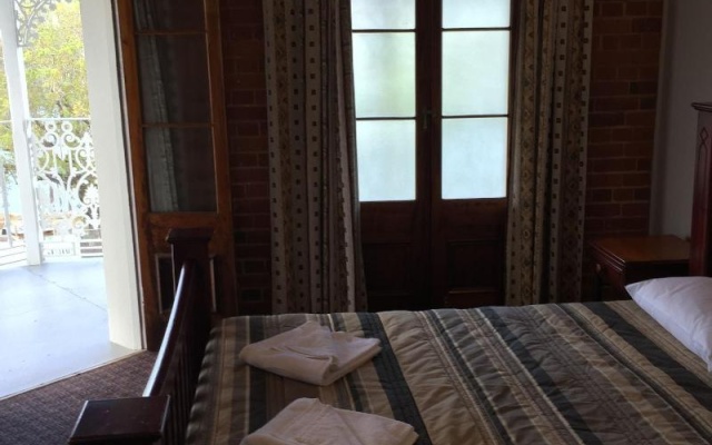 Heritage Hotel – Guest Rooms – Rockhampton