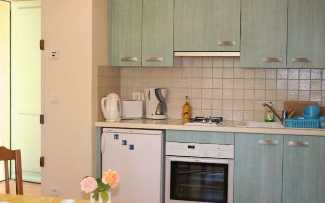 Secluded Holiday Home in Rustrel With Swimming Pool