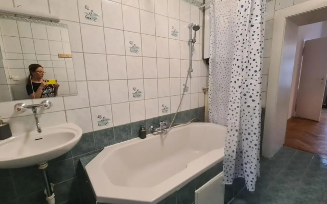 commodious 3BR Apt. Ideal for Families and Friends