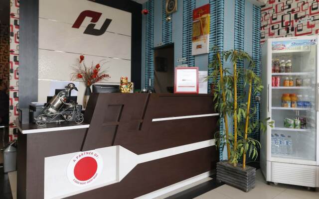 RedDoorz Plus near Fort Rotterdam