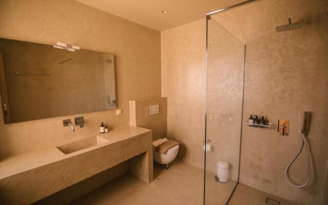 Mani Luxury Suites and Studios in Gytheio with Private Pools