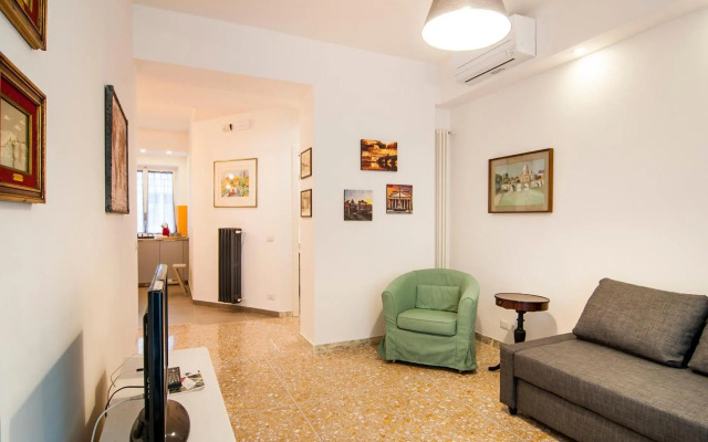 Vatican Museums Roomy Apartment