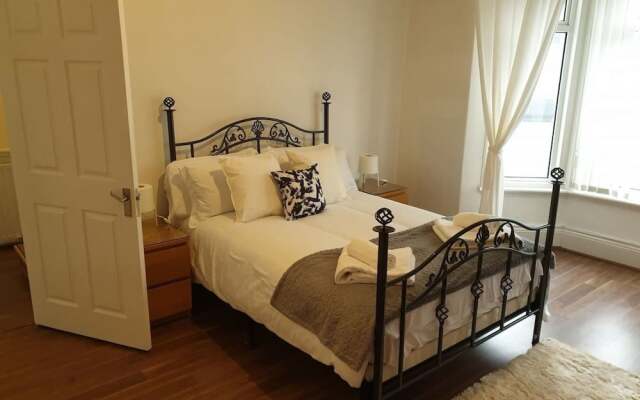 South Shield's Hidden Gem Garnet 3 Bedroom Apartme