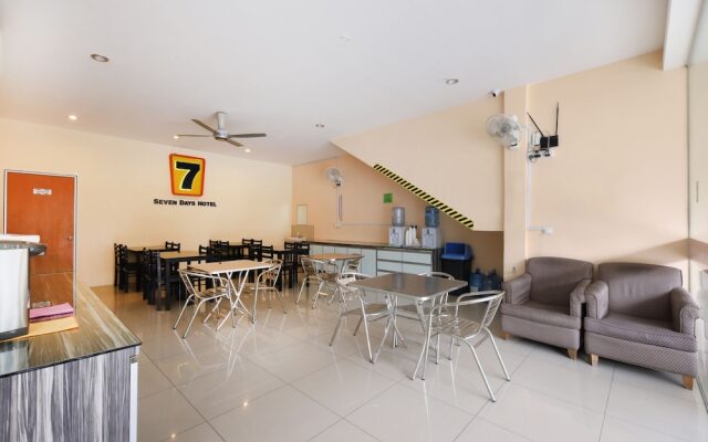 Super OYO 635 Seven Days Hotel