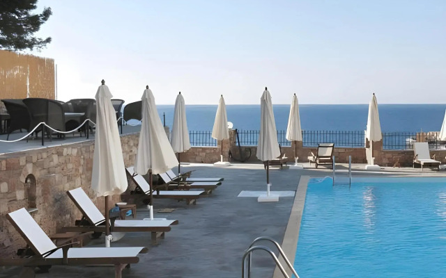Yalis Hotel