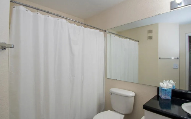 Delightful, Refurbished Apt! Everything you need!