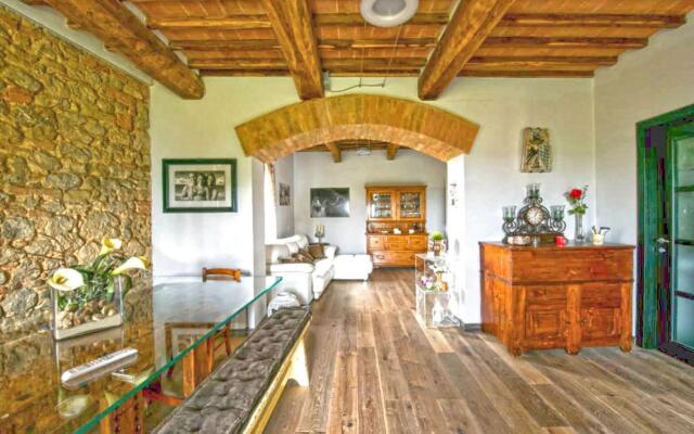 Wonderful house with hot tube and infinite view on Chianti 5 min drive form Siena-Cozy house
