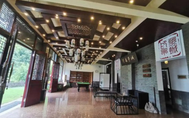 Early Impression Hotel