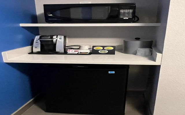 Holiday Inn Express & Suites Moore by IHG