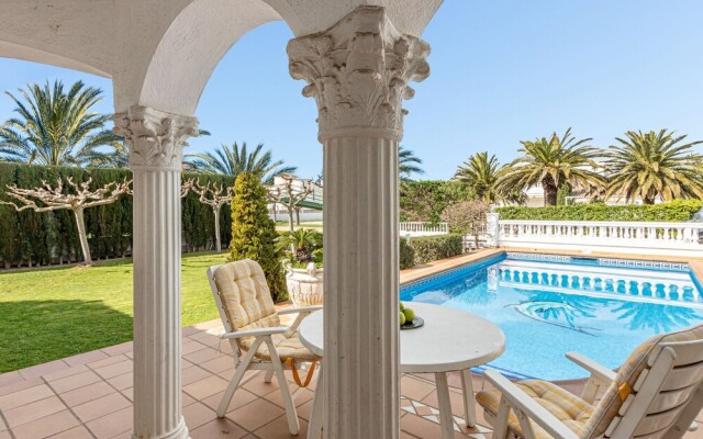 Luxurious Holiday Home in Empuriabrava With Private Pool