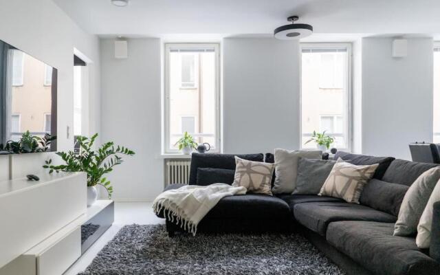 Spacious 1 BR with a central location