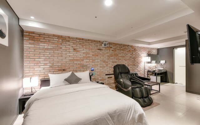 Nine Hotel