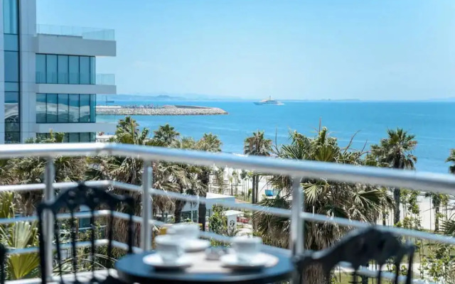 Grand View Apartment