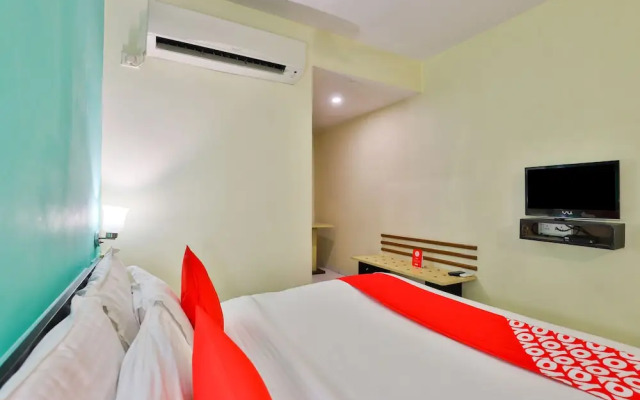 OYO 3975 Golden Star Country club