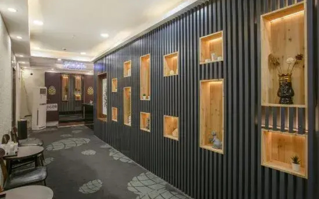 Zhiying Star Travel Collection Hotel (Zhujiang New Town Wuyangyu Subway Station)