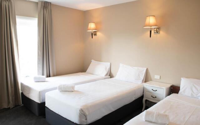 Lily Sands Inn