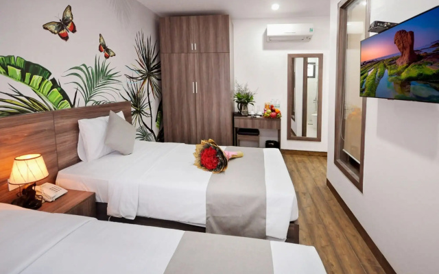 Mega Light Hotel - Image 5