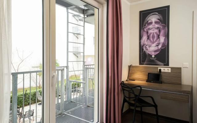 Elaya  Vienna City West