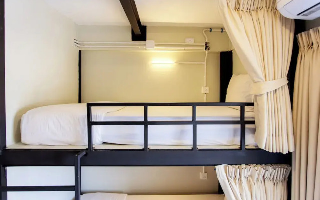 Nomad Plus Life Hostel Pattaya