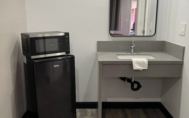 Welcome Inn & Suites
