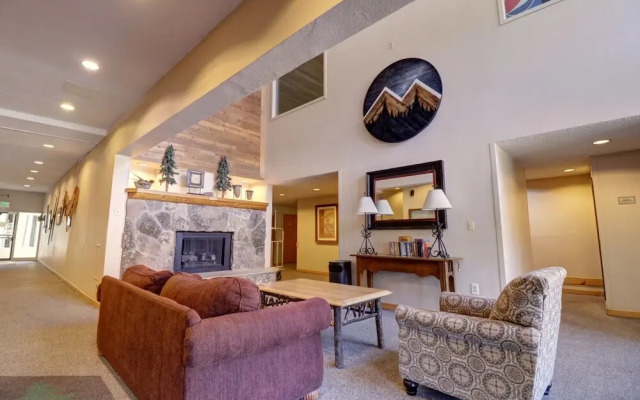 Amazing Ski in-out Condo With Mountain Views - FP114 by RedAwning
