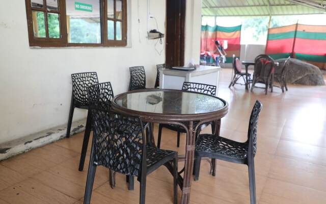 OYO 8367 Hotel The Woodz