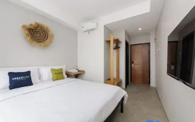 Urbanview Hotel Puri Indah