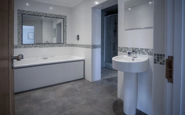 Knights Rest - 4 Bedroom - Princes Gate