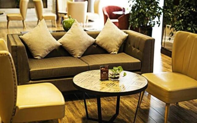 Ruijing New Hualian Hotel