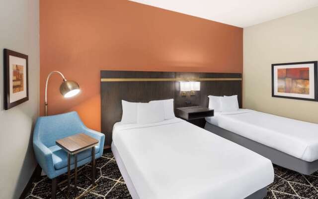 La Quinta Inn & Suites by Wyndham Olathe