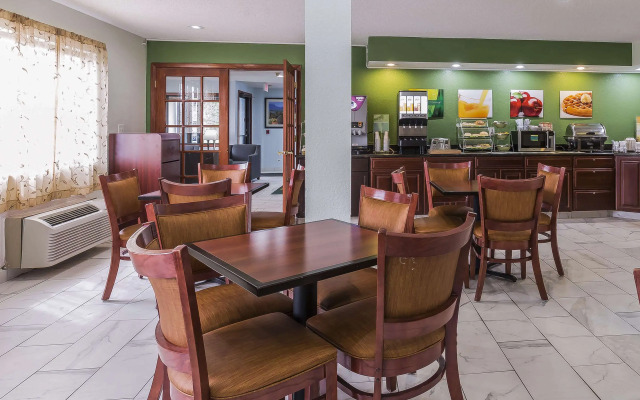 Quality Inn Sycamore - DeKalb