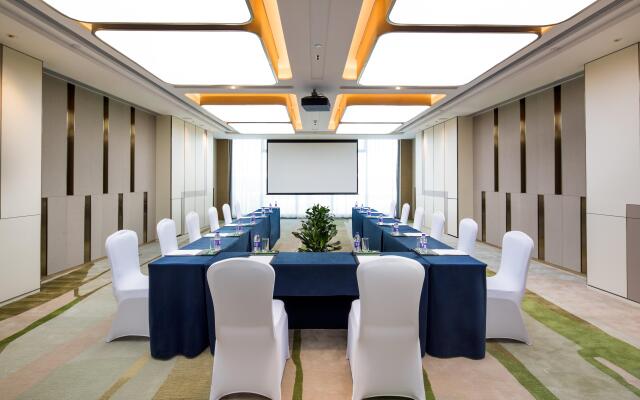 Holiday Inn Zhengzhou Riverside by IHG
