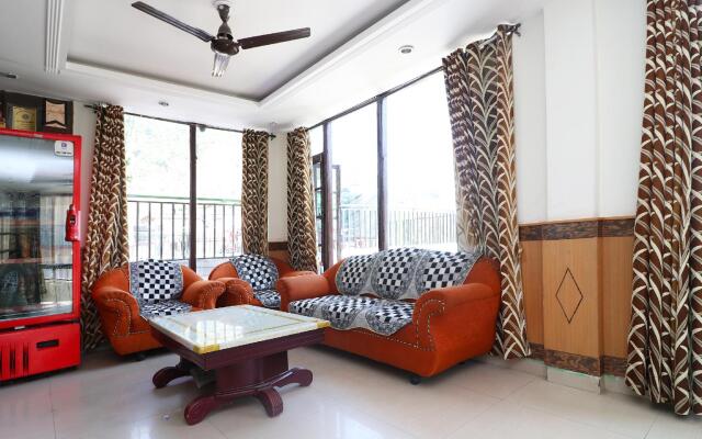 OYO 4605 Hotel Aakarsh