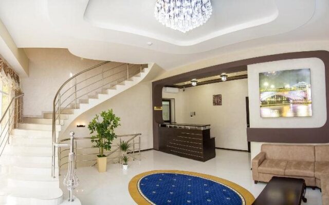 Hotel River