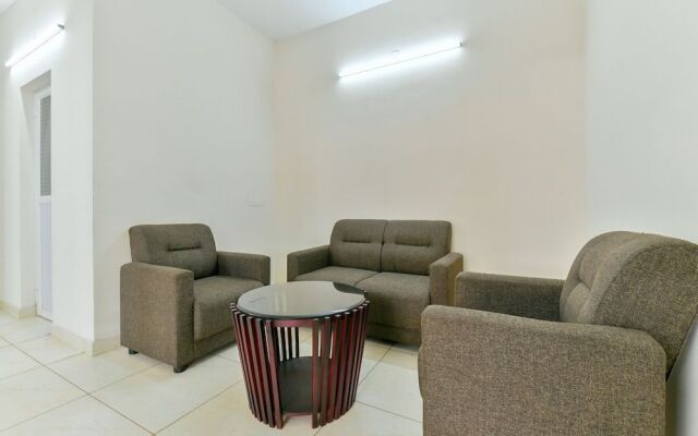 OYO 18602 Home Spacious Stay Near Lulu Mall
