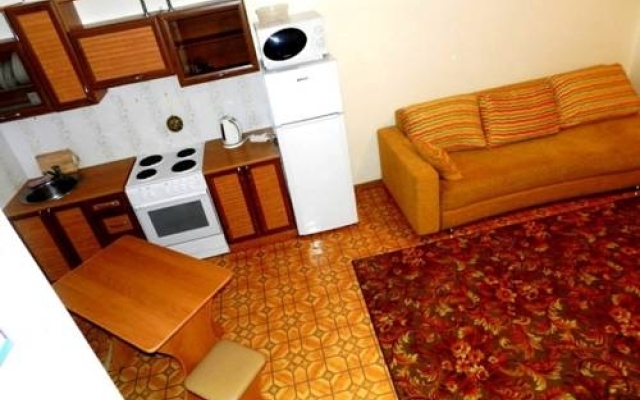 Comfortable Home Apartments on Karamzina Street