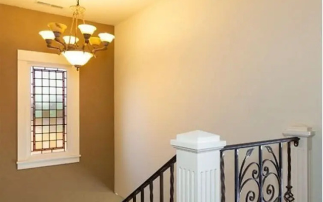 Anne Haven Spacious Retreat DT Seattle