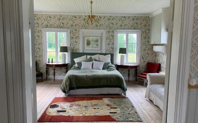 Rustic Luxury Lakeside House - Transformed Chapel