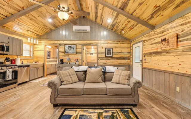 Pet-friendly Broken Bow Cabin Near Lukfata Creek!