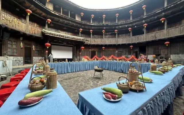 Tea Man Station 3 Fuqian Building 1906 Tulou Homestay