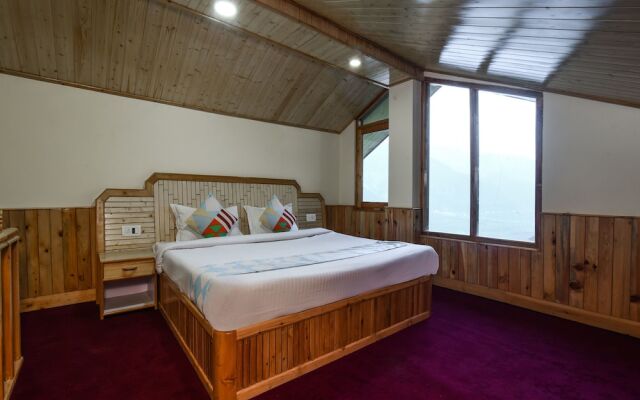 OYO Home 15841 Serene Mountain View Studio