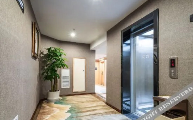 Zhongqian Hualv Hotel