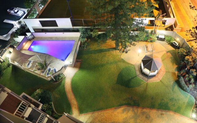 Narrowneck Court