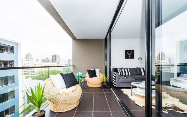 Executive Two Bed Penthouse Studio in the City