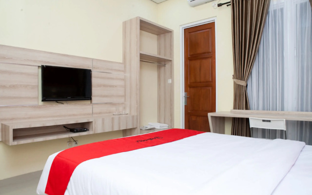 RedDoorz Plus near Pasundan University